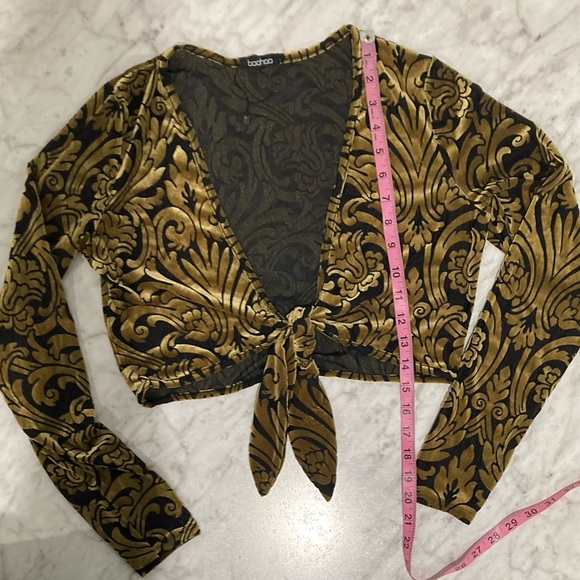 NEW Boohoo Black Gold Damask Velvet Long Sleeve Tie Crop Top M - Picture 11 of 13